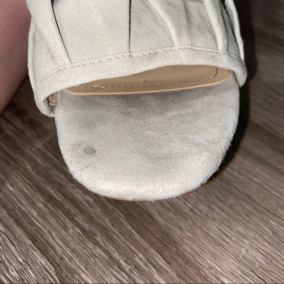 *SOLD* Charles David Haley Pleated Ruffle Heeled Sandals Size 6.5 - Picture 7 of 16